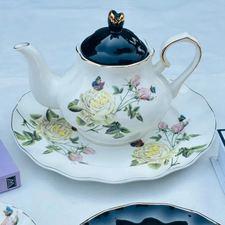 English Rose Garden - Midnight Rose Charm (24 piece tea set)