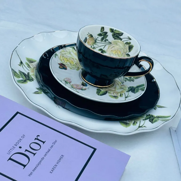 English Rose Garden - Midnight Rose Charm (24 piece tea set)
