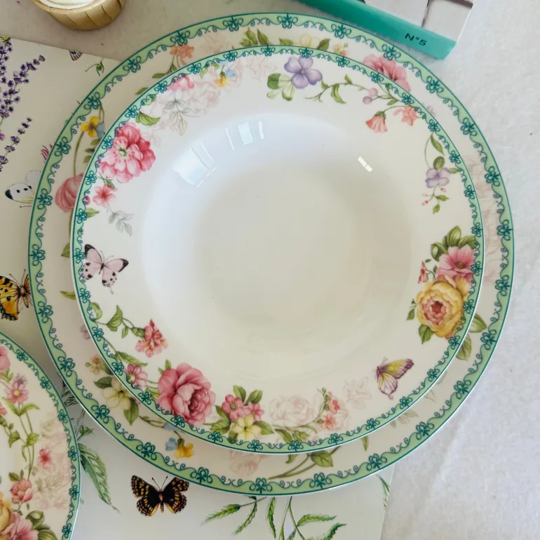 Humming Bird Love II (18 Piece Plate Set & Bowls)