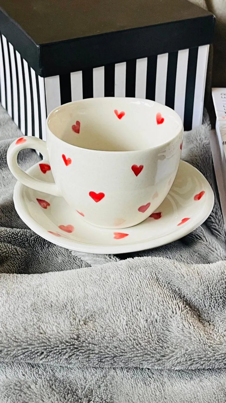 Little Red Heart (set of six cups and saucers)