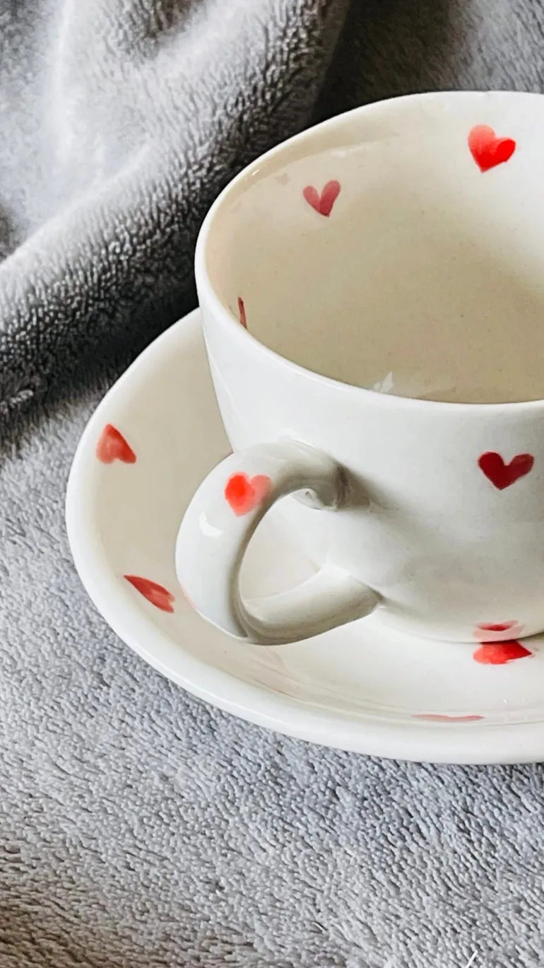 Little Red Heart (set of six cups and saucers)
