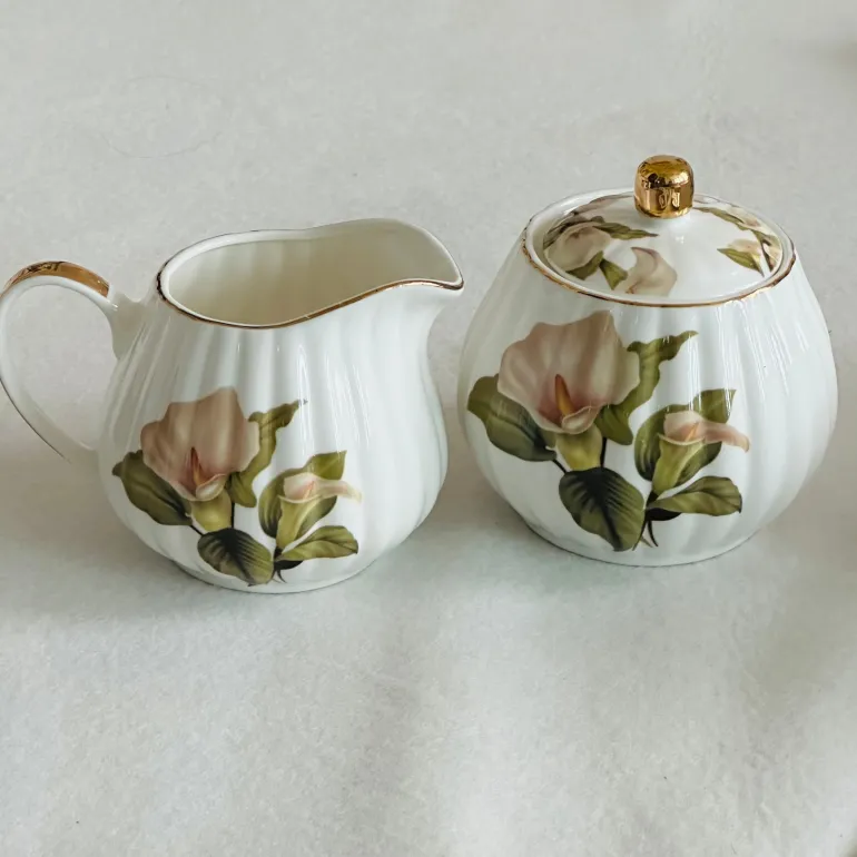 Magnolia Leaf Whisper (24 piece tea set)