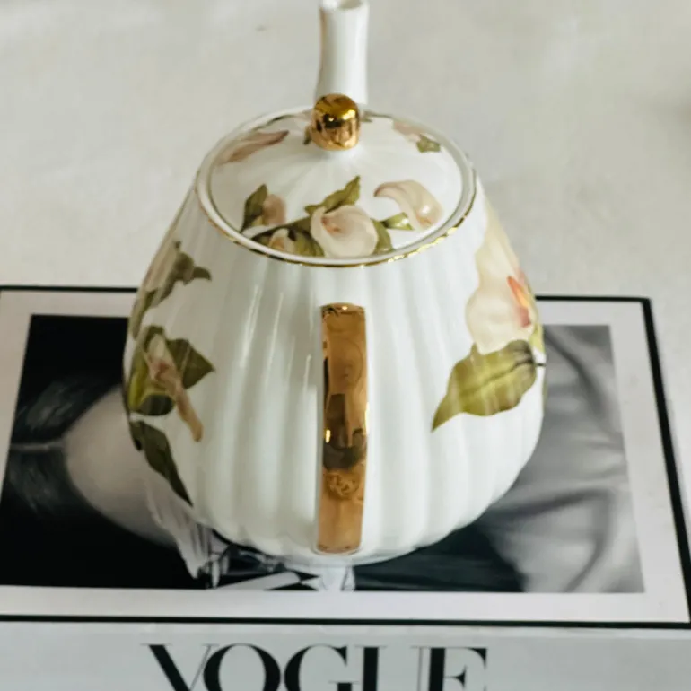 Magnolia Leaf Whisper (24 piece tea set)