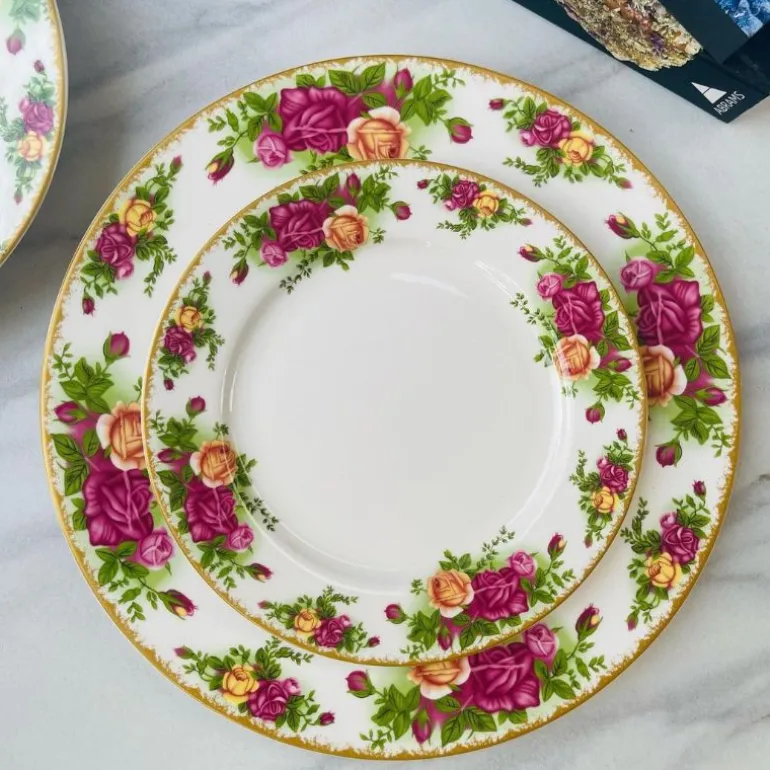 18 Piece Plate Set Old Country Roses