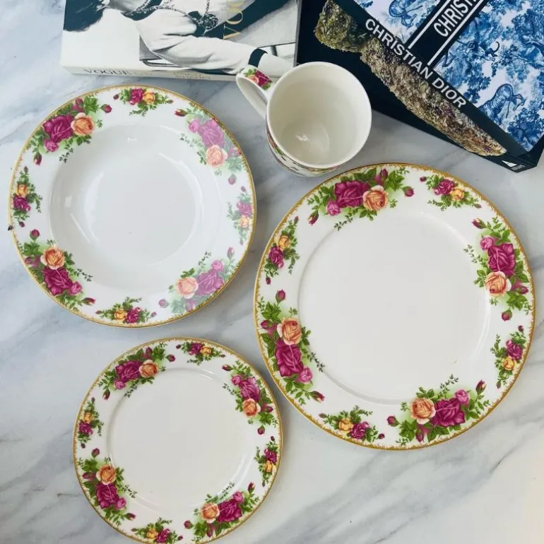 18 Piece Plate Set Old Country Roses