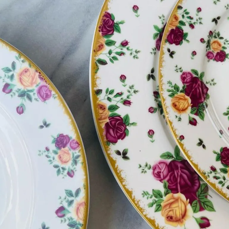 18 Piece Plate Set Twinkle Roses