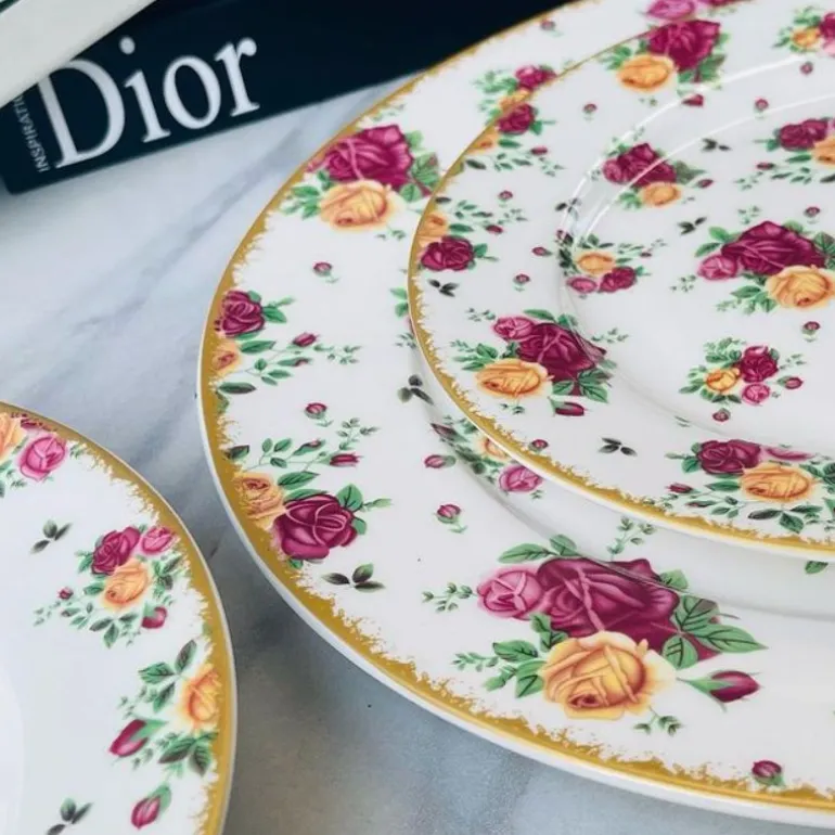 18 Piece Plate Set Twinkle Roses
