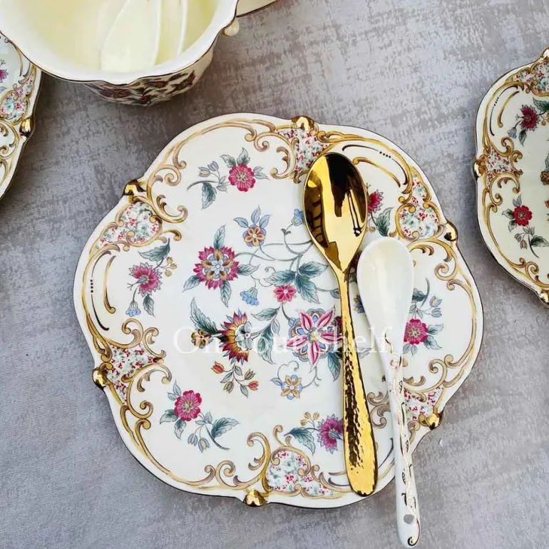 31 Piece Tea Set Beige & Red