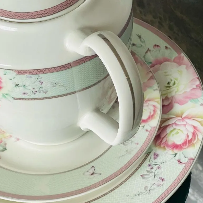 24 Piece Tea Set Blossom