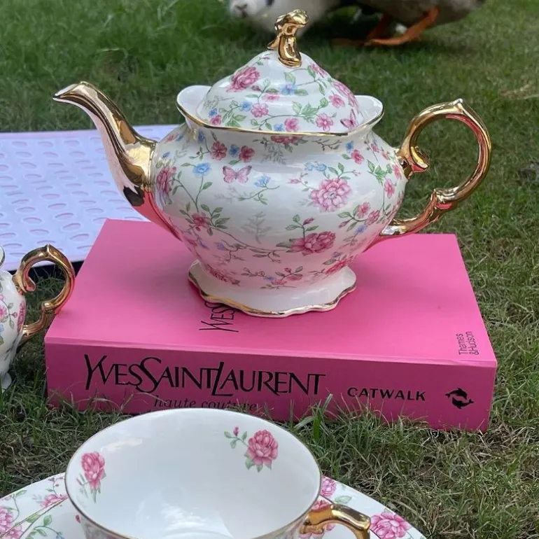 24 Piece Tea Set White Spring