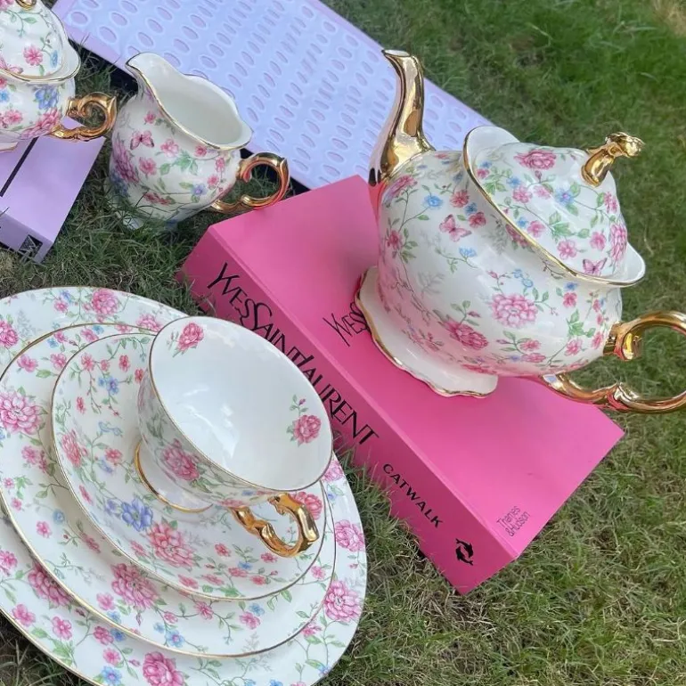 24 Piece Tea Set White Spring