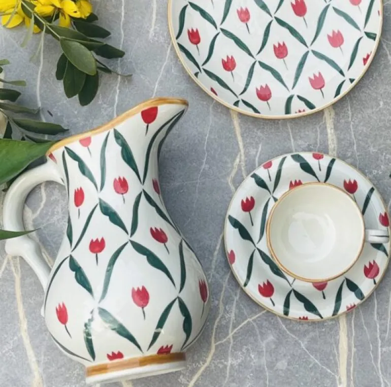 Red Tulip Quater Plate (single piece)