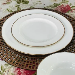 Regal Essence: White and Gold Classic Collection - Quarter Plate (single piece)