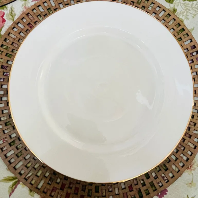 Regal Essence: White and Gold Classic Collection - Dinner Plate (single piece)