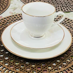 Regal Essence: White and Gold Classic Collection - Quarter Plate (single piece)