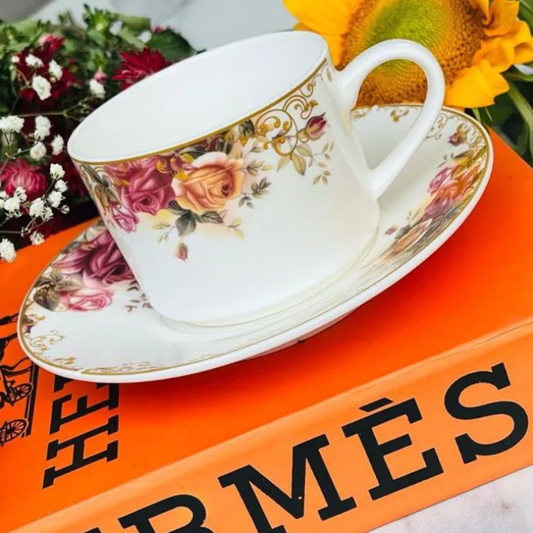 Tea Cup and Saucers Daulton Old Country Roses Set of Six