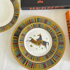 The Nomadic Majesty Collection (18 Piece Plate Set)