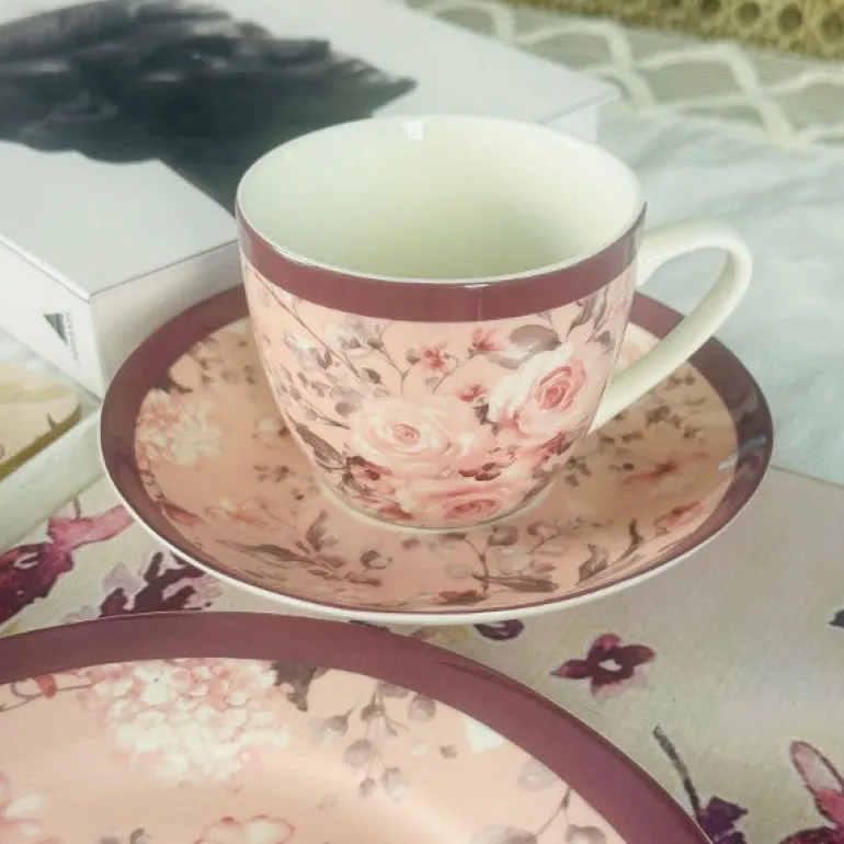 The Pink Blooms (18 piece plate set)