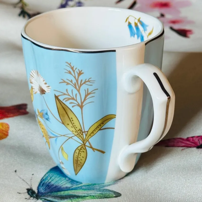 The Queen Garden Series - Literary Latte (single mug)