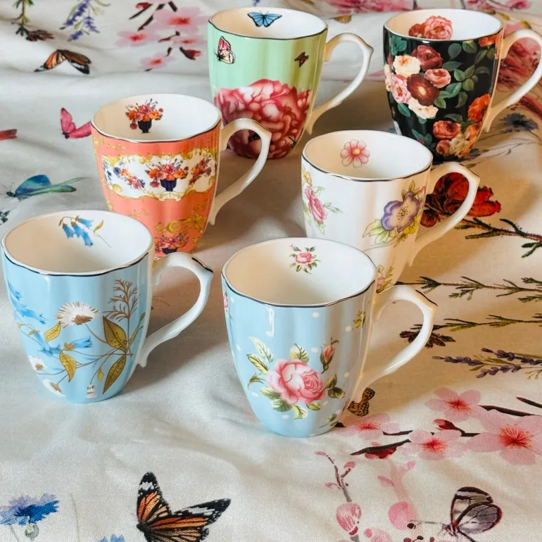 The Queen Garden Series - Literary Latte (single mug)